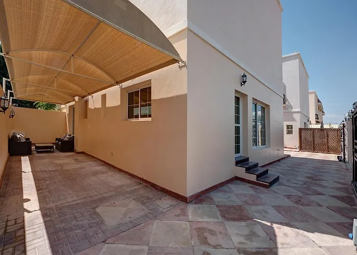 J5 Four Bedroom Villa Holiday Home In Mirdif