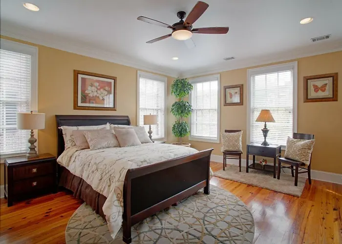 Beautiful 3Bed Townhome In Historic Downtown Savannah
