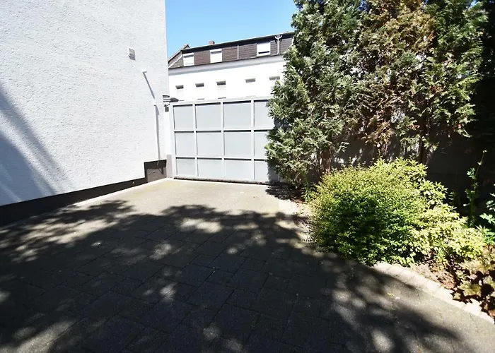 Zeitwohnen Im Schoenem Haus Mit Grosser Terrasse In Koeln-Rath