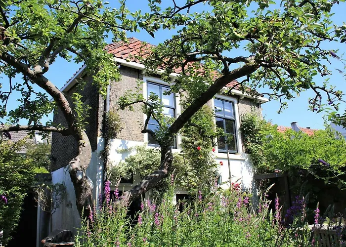 Apple Tree Cottage - Charming Home At Beautiful Canal In Our Idyllic Garden