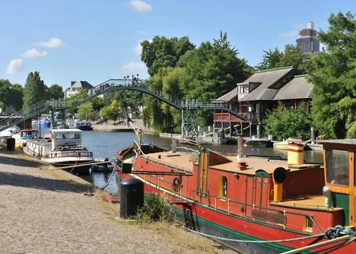 Quai De Versailles