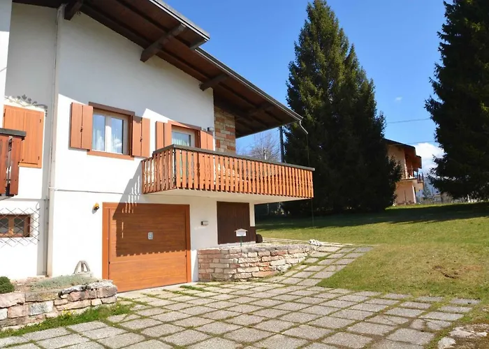 GRAZIOSA BIFAMILIARE AD ASIAGO con giardino privato