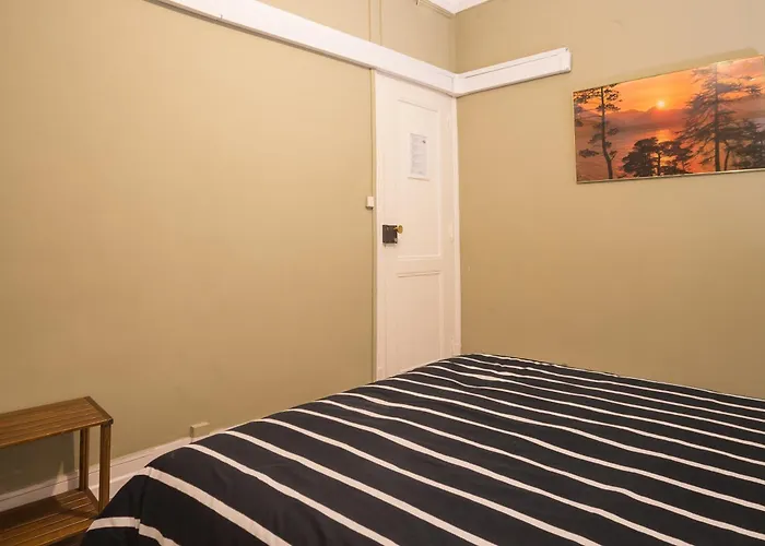 Hostel Seven Hills