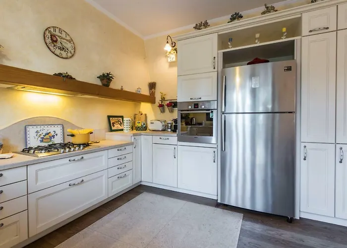Stylish Florentine Villa In The City With Pool Plus