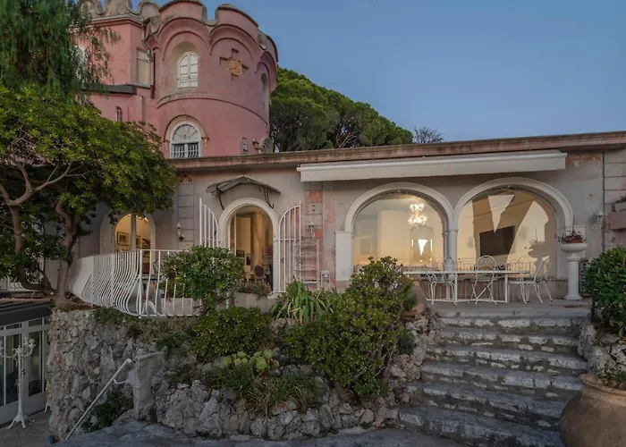 Maison de vacances: Chateau Des Anglais - Five Stars Holiday House