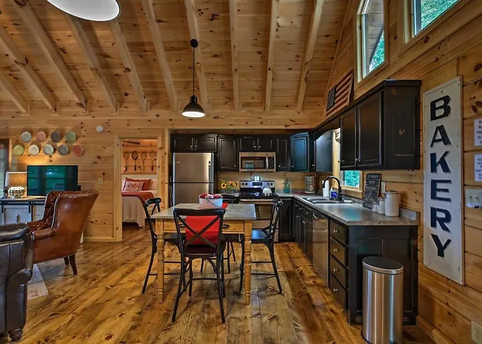 A Sunset Dream' - Upscale Blue Ridge Cabin!