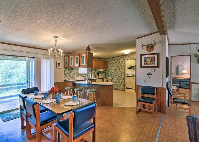 Spacious Utopia Family Home W/ Hill Country Views