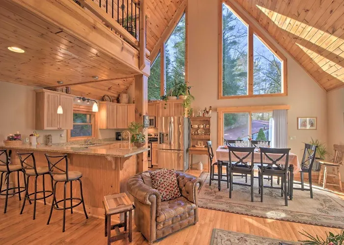 Spacious Lake Santeetlah Cottage W/ Lake Views!