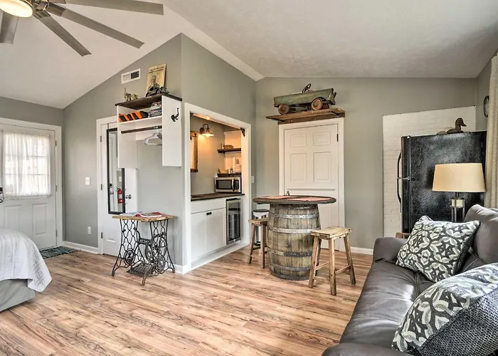 Studio W/ Patio - Walk To Hikes, Sights & Bites