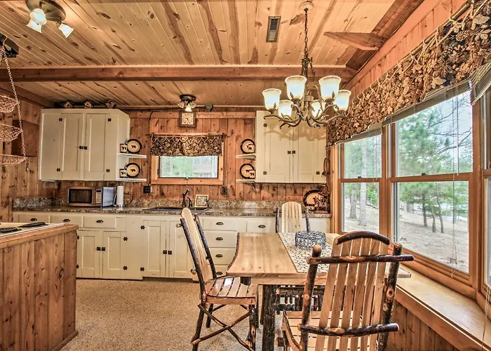 Baldwin Cabin W/ Private Beach On Little Lake!