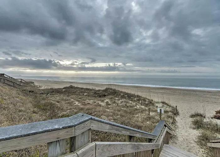 Bright Emerald Isle Condo W/ Private Beach Access!
