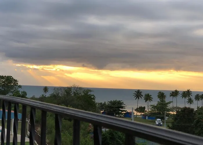 Stunning Sunset View, Walking Distance To Private Beach